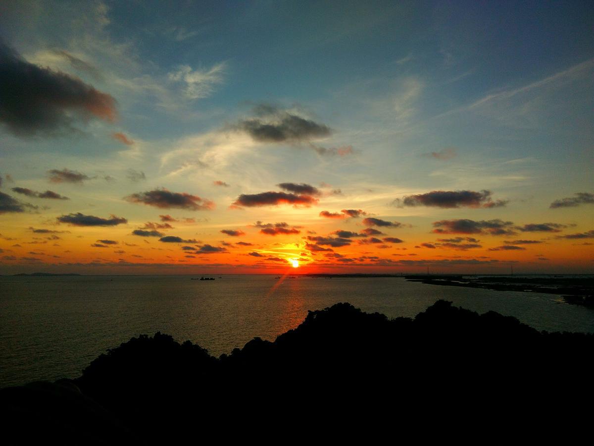 Anh Thuan Hotel 1 Cat Ba Island Exterior photo