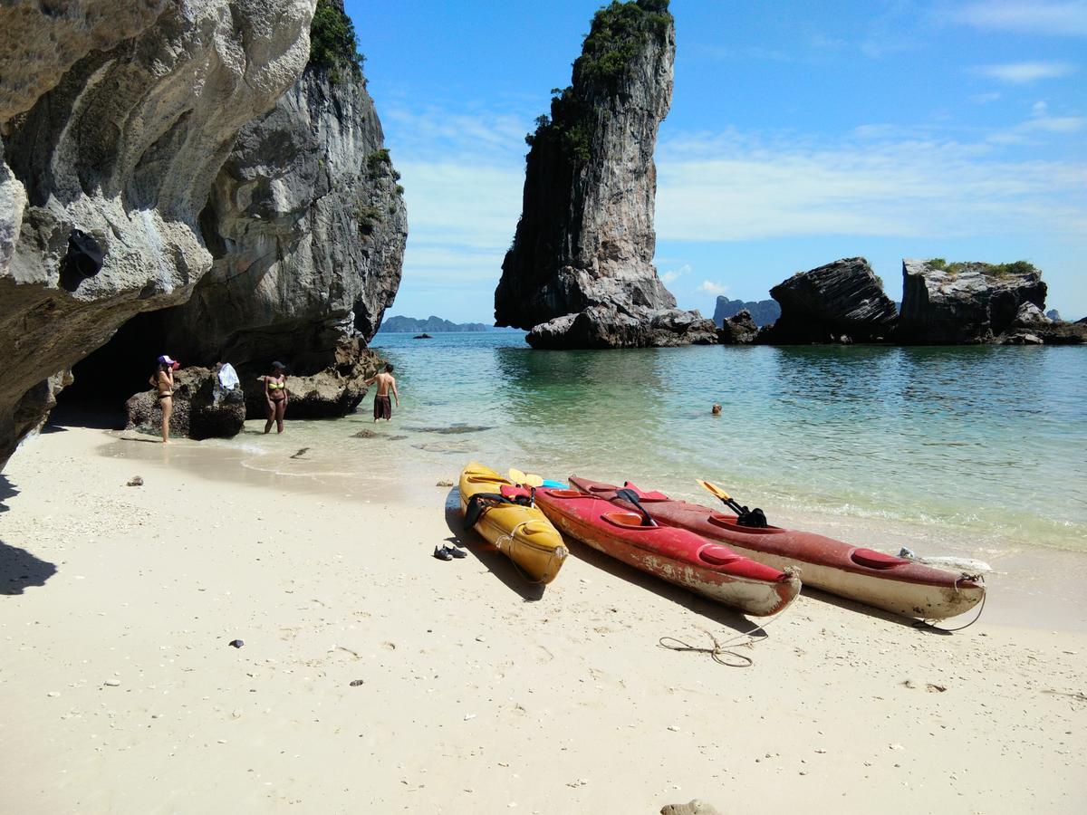 Anh Thuan Hotel 1 Cat Ba Island Exterior photo