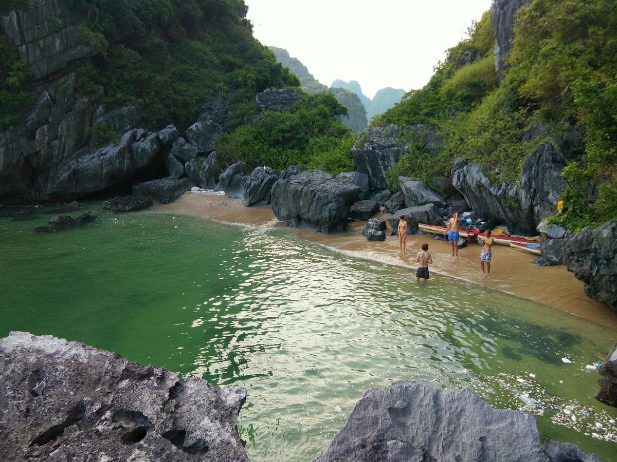 Anh Thuan Hotel 1 Cat Ba Island Exterior photo