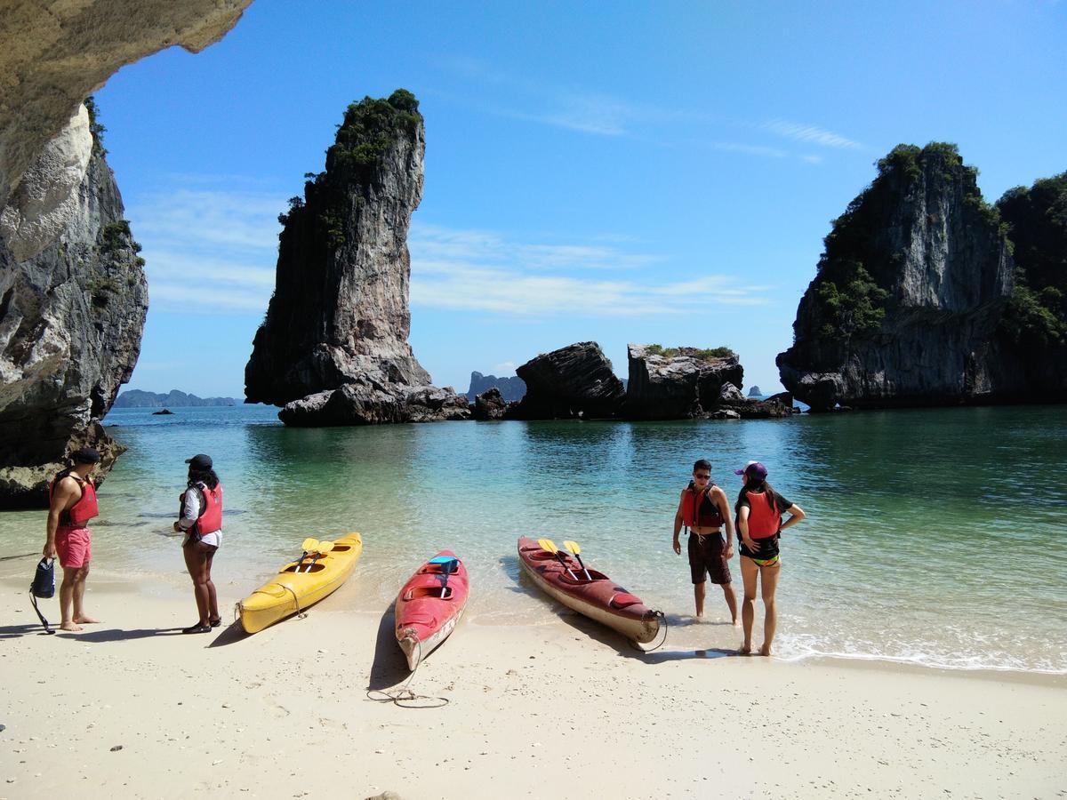 Anh Thuan Hotel 1 Cat Ba Island Exterior photo